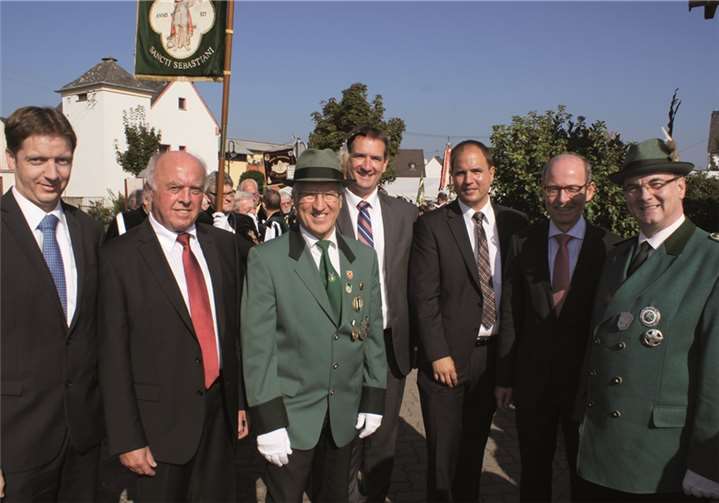Schirmherr und Landrat Dr. Alexander Saftig nahm in Begleitung der weiteren politischen Ehrengäste an der Prozession teil.