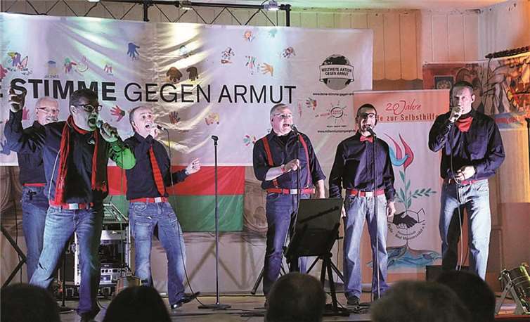 Schirmherrin Weinkönigin Lisa Schmidt mit ihren Prinzessinnen Elisabeth Perschau und Iris Hupperich war begeistert, ebenso wie der Vorsitzende von Piela-Bad Münstereifel e.V. Ulrich Burggraf (r.) und Eva Flügge vom Verkehrsverein Weinort Altenahr.