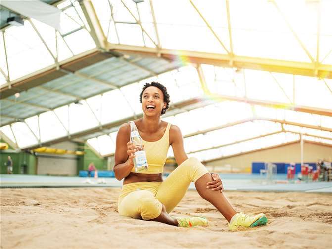 Schirmherrin des Aktionstages und Mineralwasser-Botschafterin ist die Weitsprung-Olympiasiegerin und -Weltmeisterin Malaika Mihambo. Foto: privat