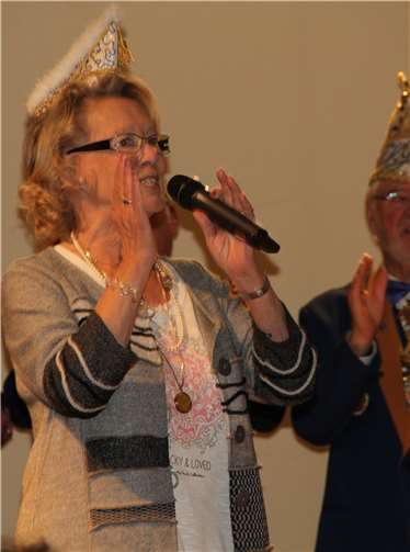 Schlager-Ikone Chris Ellis gratulierte musikalisch.