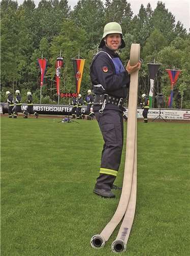 Schlauchausrollen gehört zu den Fähigkeiten, die beim Internationalen Feuerwehrwettbewerb gefragt sind.