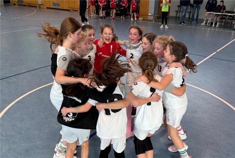 Schlechter als auf Platz zwei kann die E1 die Saison nicht mehr abschließen, wobei das Ziel natürlich lautet, die Tabellenführung bis zum Ende nicht mehr abzugeben. 