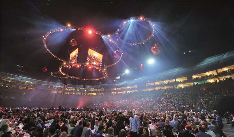 Schlemme, Fiere, Danze“ – unter diesem Motto stimmten Kölner Stars am zweiten Adventswochenende über 10.000 Gäste bei Kölns größter Weihnachtsfeier auf das Fest ein.Anna Riegel/MW Production