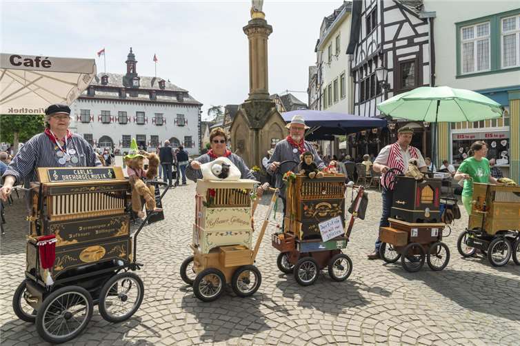 Schlendern, Schoppen, Lauschen und Verweilen in der „Bunten Stadt am Rhein.Foto: Heinz-Werner Lamberz
