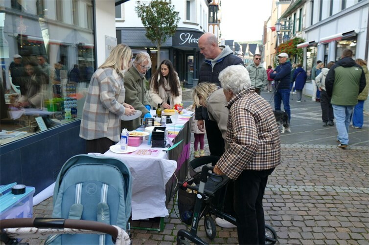 Schlendern, shoppen, entdecken – auch das gehört zu „Herbstbunt“.  Fotos: DU
