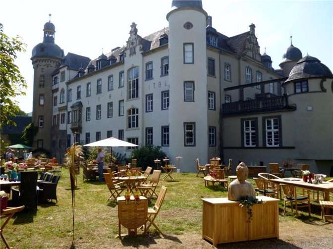Schloss Burg Namedy bietet eine herrliche Kulisse für die exklusive Landpartie.  Foto: privat