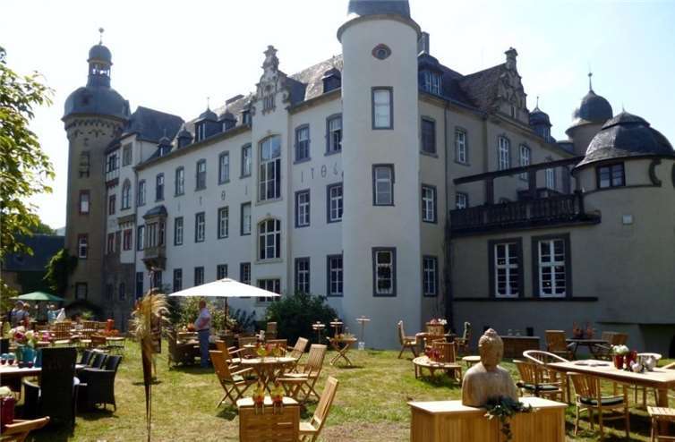 Schloss Burg Namedy – eine herrliche Kulisse für eine elegante Landpartie. Fotos: privat