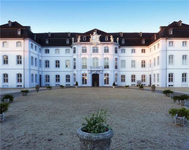 Schloss Engers bildet die malerische Kulisse für das Public Viewing und die Pokalparty zum Spiel des FVE gegen Eintracht Frankfurt.