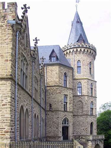 Schloss Sinzig: Sommervilla in Parkanlage, 1854 bis 1858 errichtet.