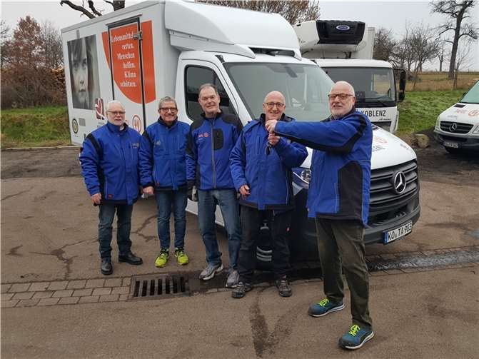 Schlüsselübergabe an ein Sammlerteam: v.li. Gisbert Lux, Eberhardt Ehmer, Friedbert Bollinger, Norbert Bildhauer und Rainer Bach. Foto: privat