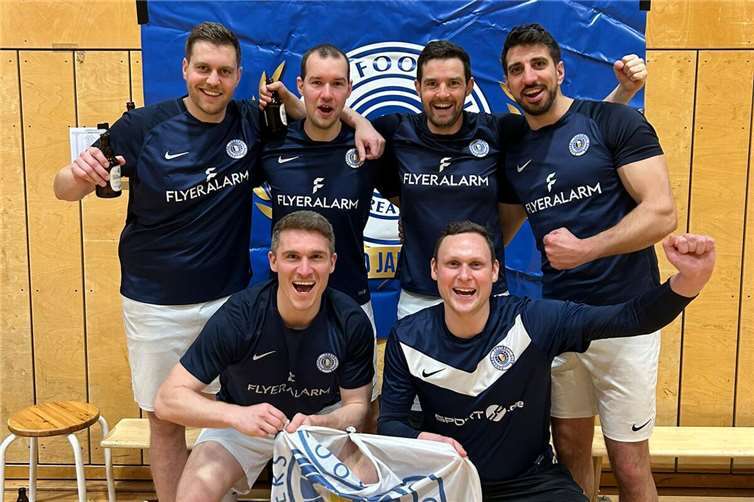 Glasbier Rangers holen den Titel Schlussendlich konnten sich die Glasbier Rangers verdient den Titel des Volleyballdorfmeisters 2025 sichern. Foto: TC Oberfell