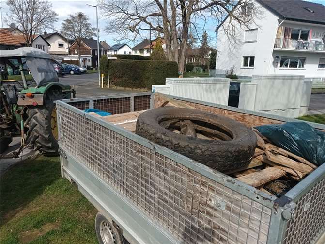 Schlussendlich war der Sammelanhänger des Bauhofs am Ende fast randvoll.