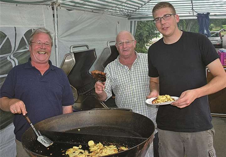Schmackhafte Grillgerichte standen für die hungrigen Gäste bereit.