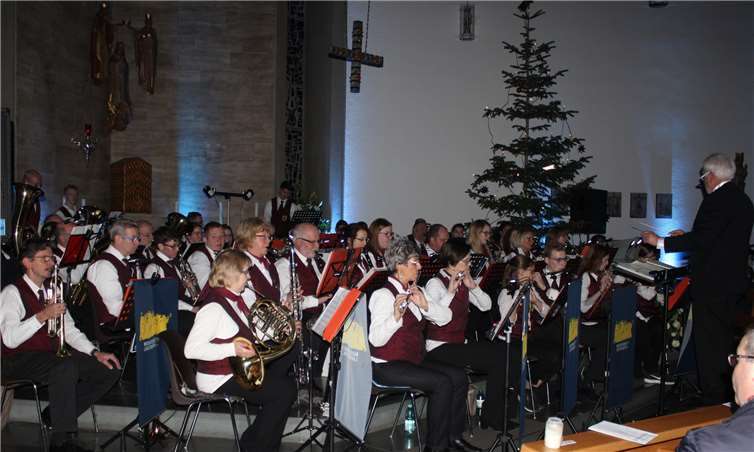 „Schnee und Eis“ lautete das Motto des diesjährigen Adventskonzert der Musikfreunde Lantershofen. DU