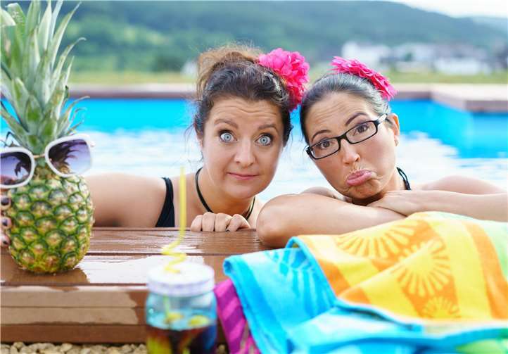 Schnell sollte man sich die Plätze sichern, für die Premiere vom neuen Programm vom Kabarett-Duo „Weibsbilder“ in der besonderen Atmosphäre vom röhrig-forum.privat