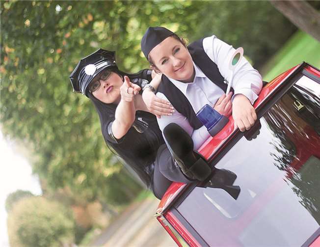 Schnell sollte man sich die begehrten Plätze für den Zusatztermin der Premiere des neuen Programms vom Kabarett-Duo „Weibsbilder“ im röhrig-forum sichern.privat