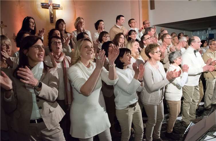 Schnell sprang der Funke der Begeisterung von den Künstlern auf das Publikum über.