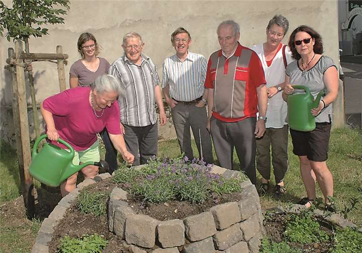 Schnell umgesetzte Idee: Die neue Kräuterspirale und ihre Macher. BL