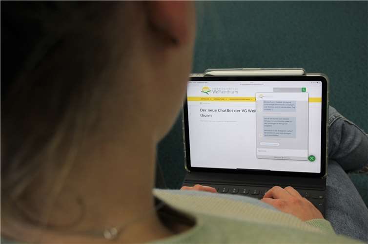 Schnelle Antworten auf Fragen an die Verwaltung rund um die Uhr und von überall - der neue Chatbot der Verbandsgemeinde (VG) Weißenthurm macht´s möglich. Foto: Katharina Demleitner