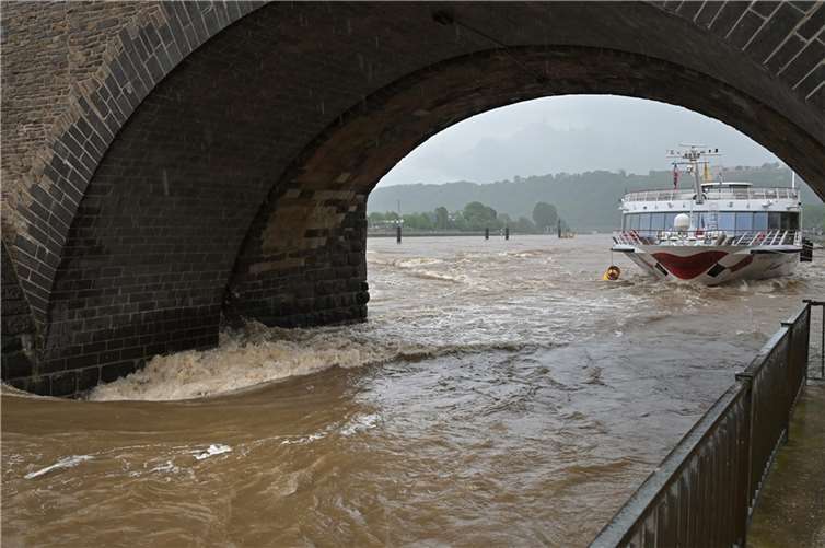Schnelle Strömung an der Mosel bei Koblenz. Foto: SCH