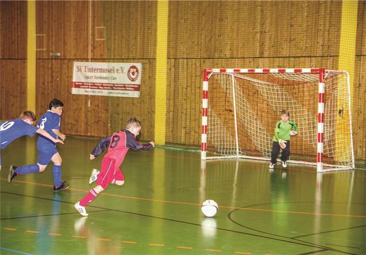 Schnelles Spiel und flinke Spieler lieferten die 60 Mannschaften des Koberner Heimturniers.