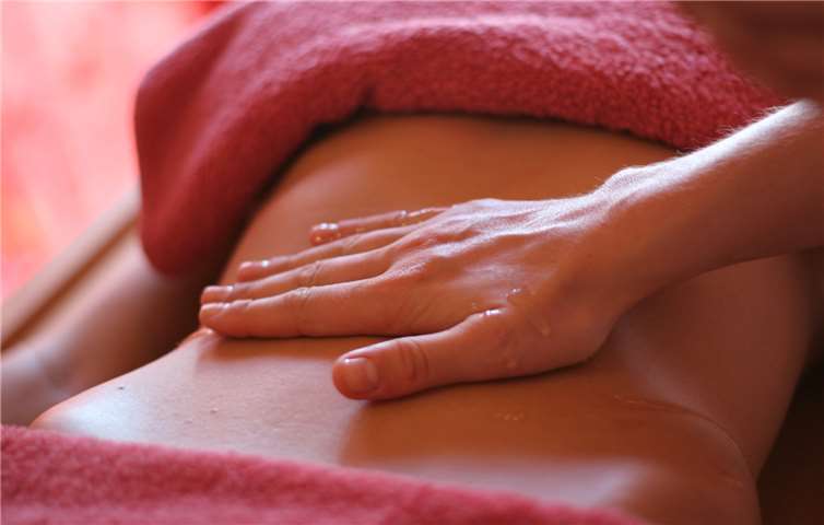 Schnupper-Massagen werden auf der Messe angeboten. Claus Mikosch