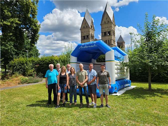 Schöffenstuhl mit Kassenprüfern. Fotos: privat