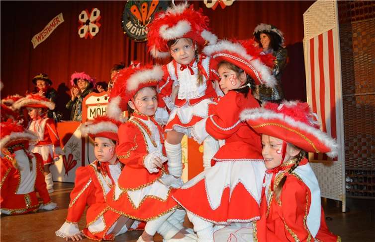 Schön anzuschauen war der Tanz der Mini-Möhrchen.