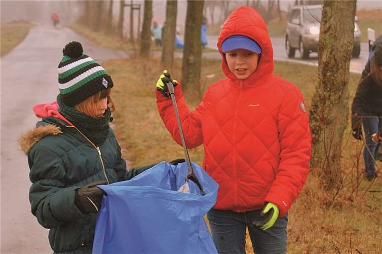 Der 13-jährige Austauschschüler Gabriel Trocherie war mit Eifer bei der Sache Schön, dass auch die Jugend mitgeholfen hat.