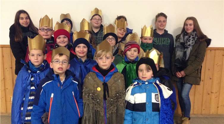 Schön kostümiert und gut gelaunt. Die Sternsinger-Gruppe aus Hain.  Privat