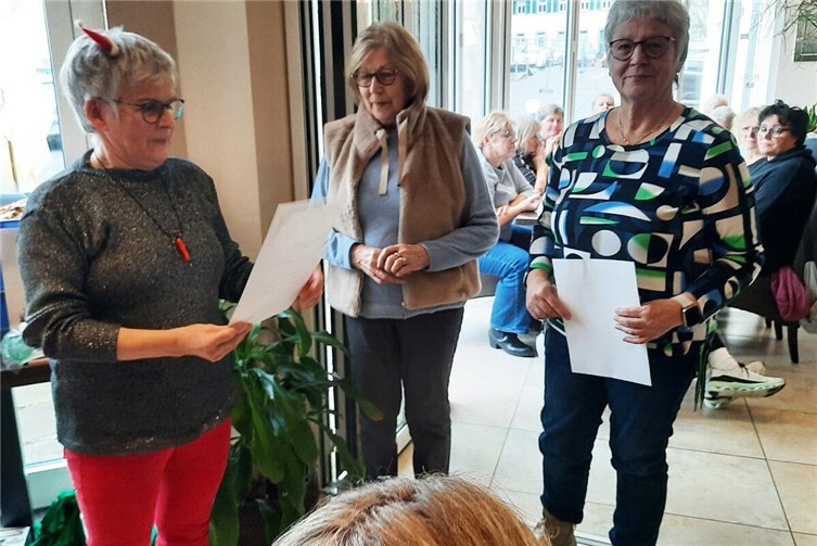 Schöne Geste als Barbara Ortmann-Braun, mit wohlgesetzten Worten des Dankes und der Anerkennung, langjährige Mitglieder für ihre Treue zur „Liga“ ehrte.