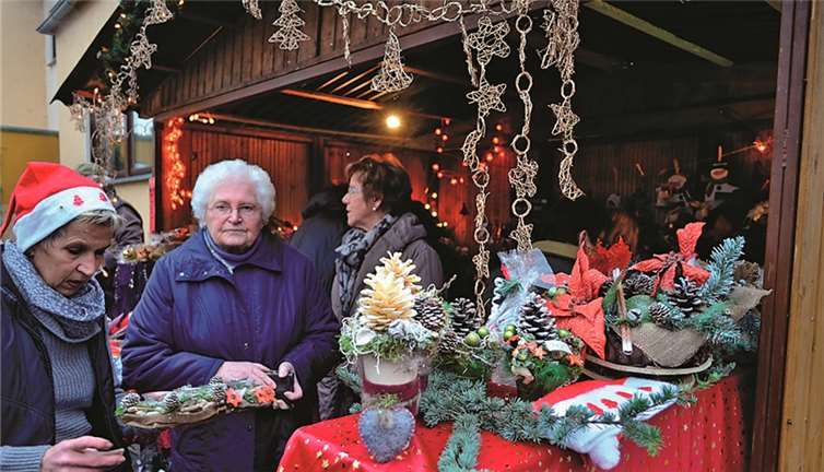 Schöne Gestecke und Dekoartikel fanden rasch ihre Käufer. HEP