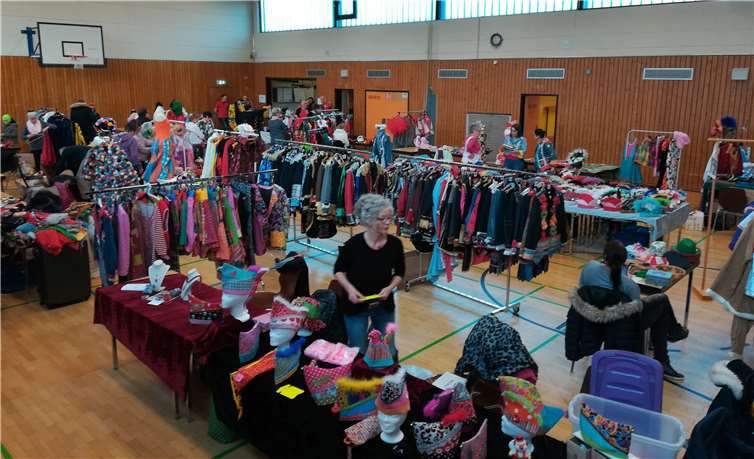 Schöne Kostüme für wenig Geld. Foto: privat