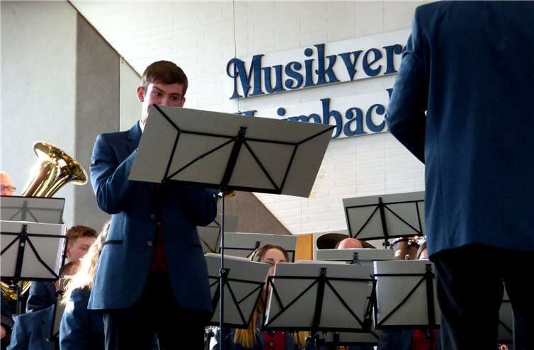 Schöne Musik zelebrierte einmal mehr das über 40-köpfige Orchester des Musikvereins Heimbach-Weis beim Frühjahrskonzert in der Festhalle. An der Trompete überzeugte Solist Kevin Schneider.  privat