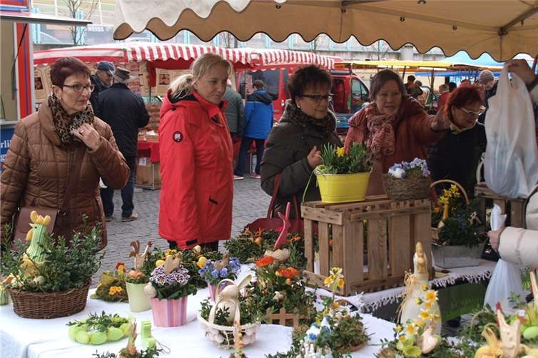 Schöne Ostergestecke stimmten auf den Frühling und Ostern zugleich prima ein.US