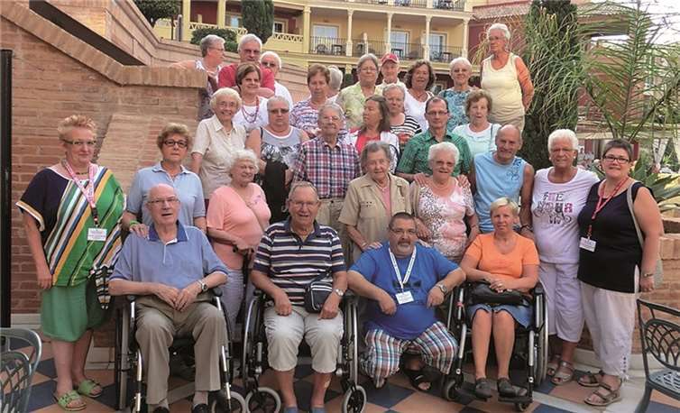 Schöne Urlaubstage verbrachten Rollstuhlfahrer und Senioren aus der Region in Südspanien - dank des Roten Kreuzes mit seinen Betreuern. privat