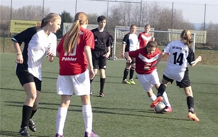 Schöne Zweikämpfe und spannende Spiele konnten die Zuschauer beim Mädchencup in Kripp verfolgen. privat