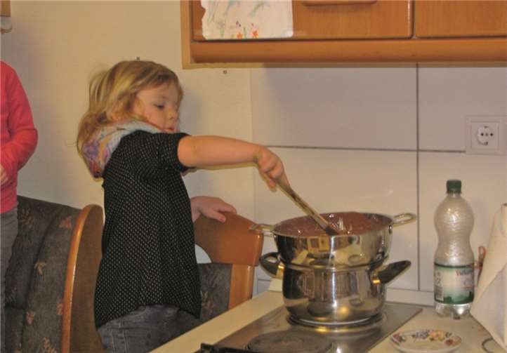 Schokolade schmelzen und probieren. privat