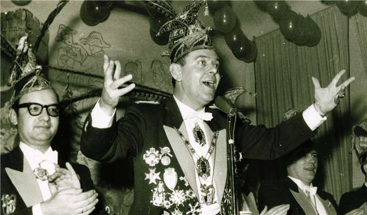 Schon 1960 feierte man gebührend die fünfte Jahreszeitmit Sitzungspräsident Otmar Metternich. Foto: Archiv