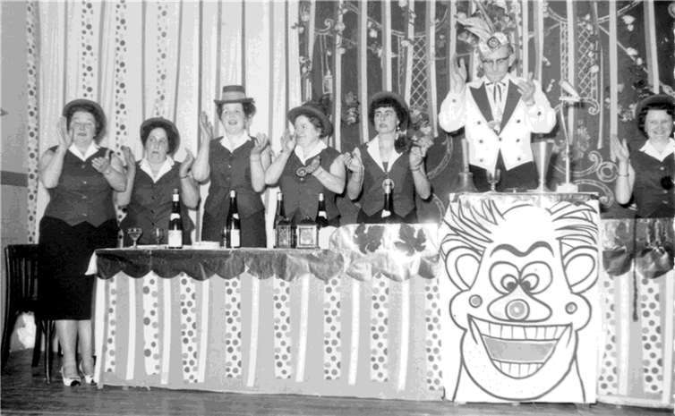 Schon 1964 gab es in Fritzdorf eine Karnevalssitzung unter Sitzungspräsident Peter Lülsdorf.  Foto: privat