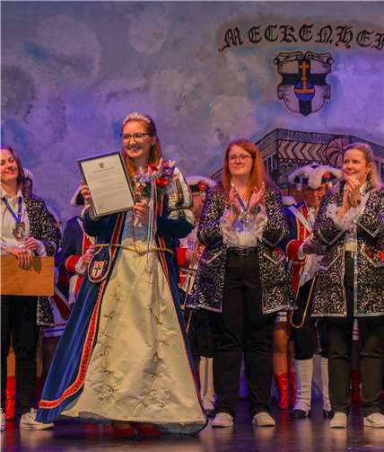 Schon 2021 hatte die heute 29-jährige Prinzessin Johanna I. einmal die Insignien der Macht als Tollität der Apfelstadt in Empfang genommen. Doch die Pandemie und die seinerzeit notwendigen Kontaktbeschränkungen hatten Johanna und ihrem Gefolge vor zwei Jahren einen Strich durch die Session gemacht.