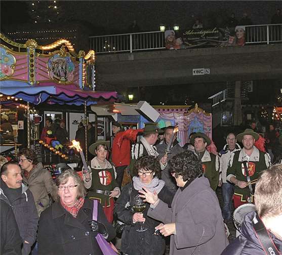 Schon am Eröffnungsabend war auf dem Cochemer Weihnachtsmarkt erfreulicher Hochbetrieb angesagt.