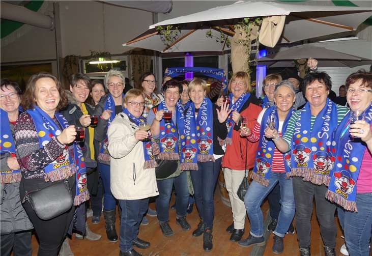 Schon am Eröffnungstag war im gemütlich eingerichteten Festzelt weinfröhliche Top-Stimmung angesagt.