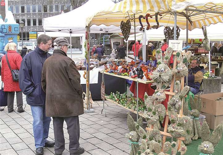 Schon am Vormittag bummelten zahlreiche Besucher über die Marktmeile und nutzten auch gerne den verkaufsoffenen Sonntag.