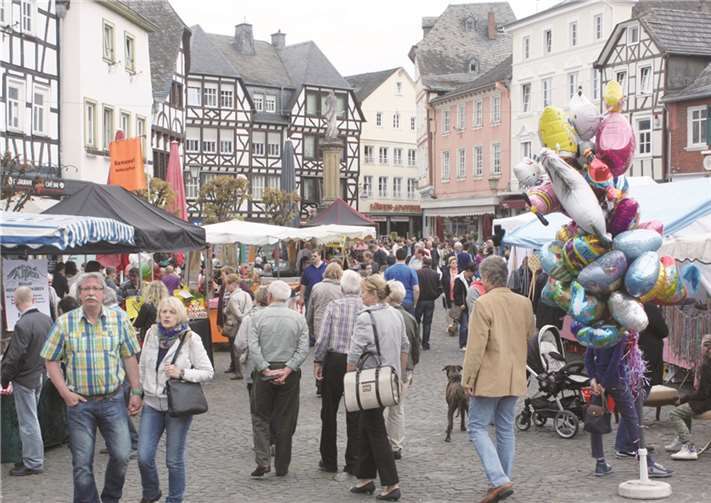 Schon am späten Sonntagvormittag war der Marktplatz bestens besucht. DL