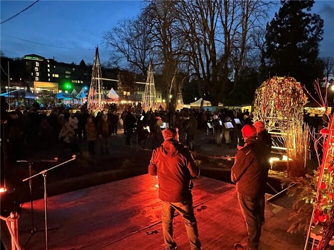 Schon bei der feierlichen Eröffnung war der Andrang groß.  Foto: ROB
