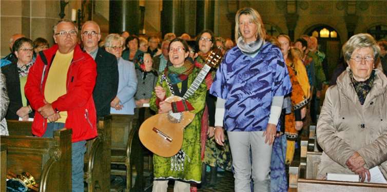 Schon beim Einzug der Musiker konnte man die bunte Vielfalt erahnen. Privat