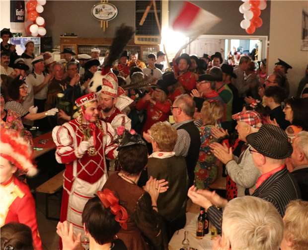 Schon beim Einzug in den Saal herrschte ausgelassene Stimmung.