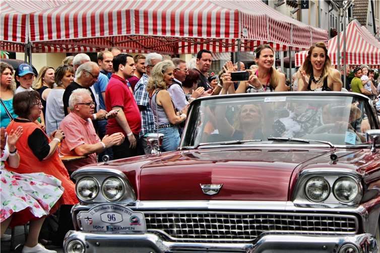 Schon ein Markenzeichen der Rheinbach Classics sind die Motor-Girls als charmante Botschafterinnen dieser Veranstaltung.