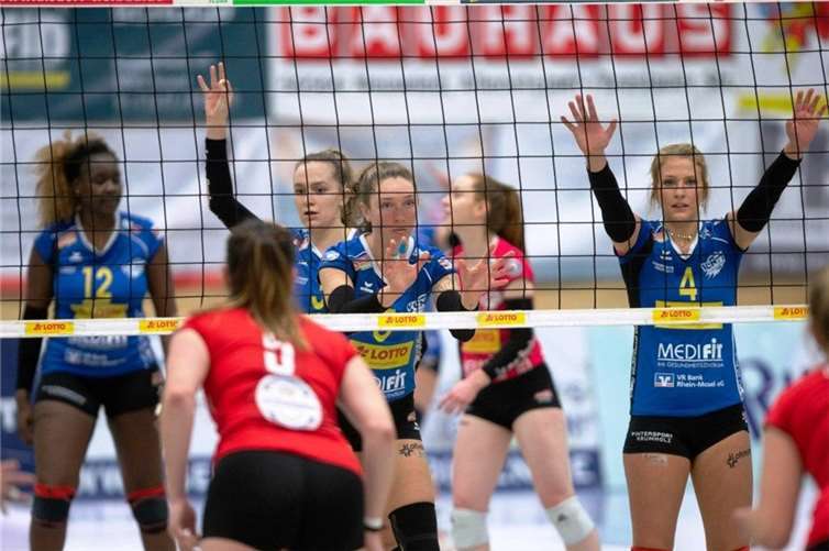 Schon im Hinspiel im Dezember war viel Konzentration notwendig, um sich gegen Lohhof in 5 Sätzen durchsetzen zu können.Foto: Eckhard Schwabe